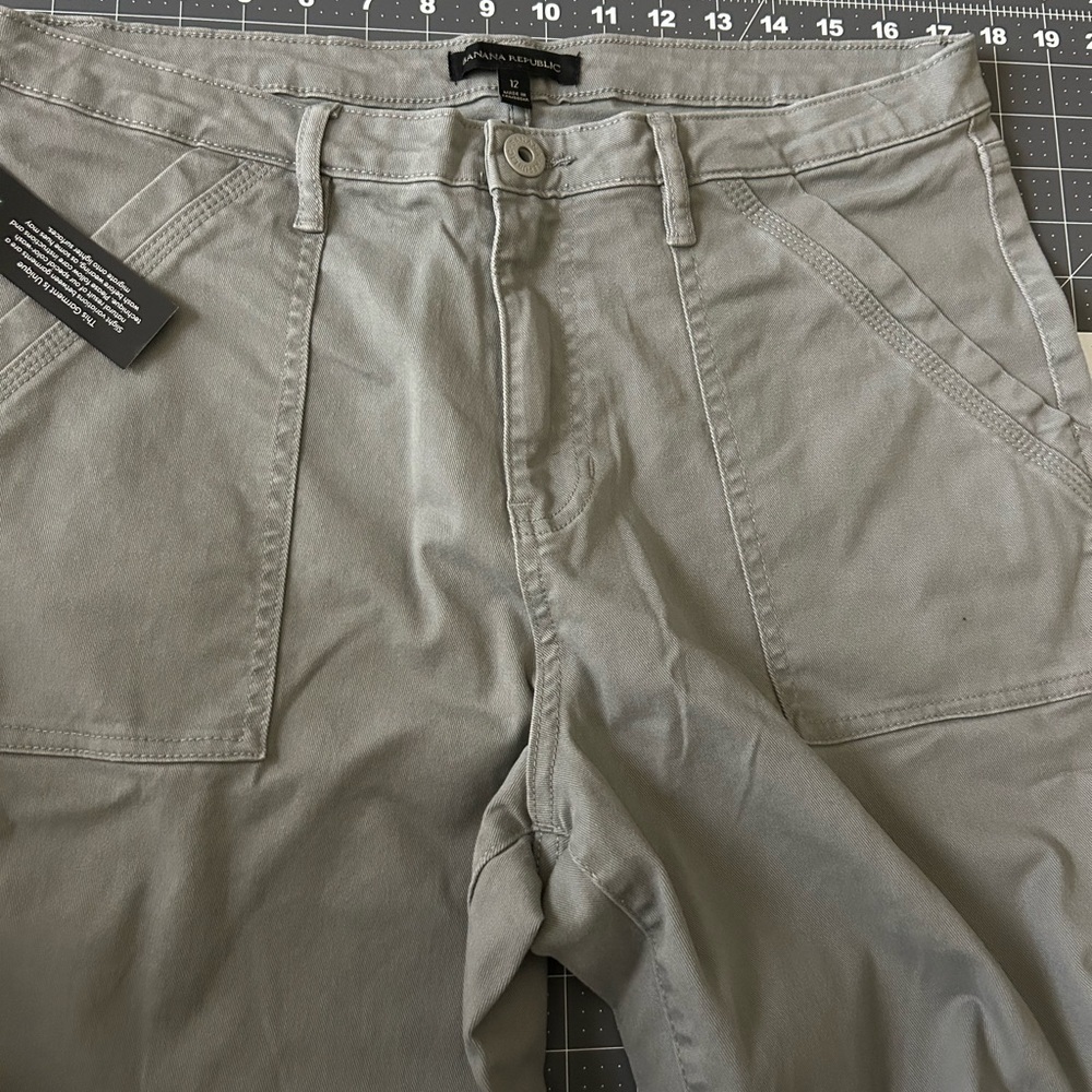 Banana Republic Straight Leg Pants - Gray